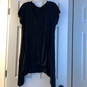 Cable & Gauge black V neck short sleeve tunic.  Size L.